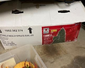 7.5' Prelit Wesley Spruce Christmas Tree