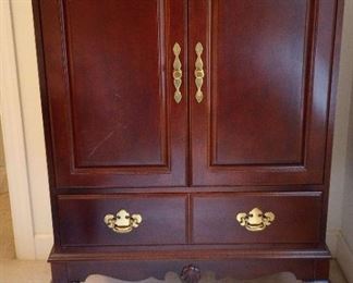 "Woodside Plantation-Winged Elm" in Aiken, SC Starts Closing Wed 2/1 at 8pm. Pickup: Fri 2/3 2-6pm. Please click here to see more photos, descriptions, and current bids: https://ctbids.com/estate-sale/19787