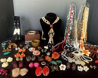 "Woodside Plantation-Winged Elm" in Aiken, SC Starts Closing Wed 2/1 at 8pm. Pickup: Fri 2/3 2-6pm. Please click here to see more photos, descriptions, and current bids: https://ctbids.com/estate-sale/19787