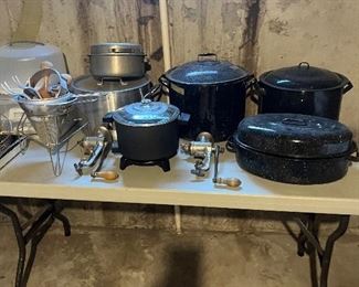 Enamelware, cookware 