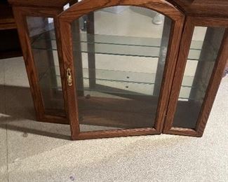 Wood/glass cabinet 