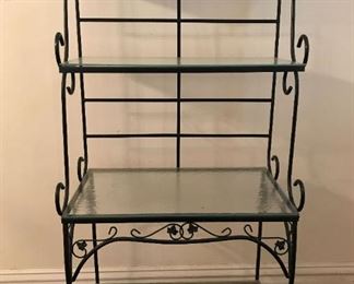 "Historic Monte Sano Ave" in Augusta, GA Starts Closing Thu 2/2 at 8pm. Pickup on Sat 2/4 11am-2pm. Please click here to see more photos, descriptions, and current bids: https://ctbids.com/estate-sale/19880