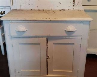 "Historic Monte Sano Ave" in Augusta, GA Starts Closing Thu 2/2 at 8pm. Pickup on Sat 2/4 11am-2pm. Please click here to see more photos, descriptions, and current bids: https://ctbids.com/estate-sale/19880