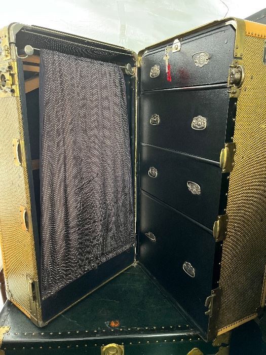 1825 Steamer trunk with keys by Wheary Trunks - door open