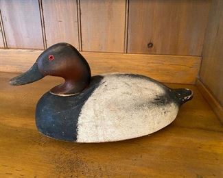 (D1) unsigned carved wood decoy 16" long. Asking $40. 