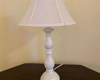 (L2) Table Lamp. Asking $20. Base to top of shade is 23". 