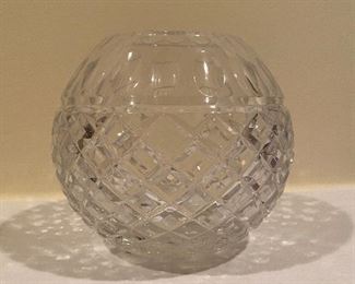 6" round crystal bowl. Asking $10