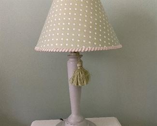 (L4) $25. Measures 27" tall base to top of shade. 