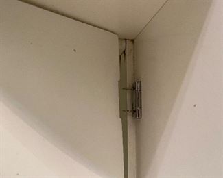 (F25) $40 *as is*  Pottery Barn Bathroom storage cabinet. Measures  20" wide x 14" deep x 23" tall. Needs a hinge repaired - see photos. 