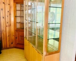 Another view of this MCM Drexel Exhibit Case/China Cabinet 