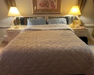 Bedroom set. Queen bed 