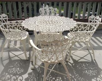 White Cast "New Orleans" Patio set