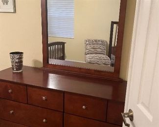 Dresser With Mirror