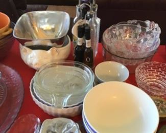 Assorted kitchen bowls & platters