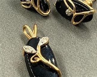 14kt gold and black stone earrings pendant