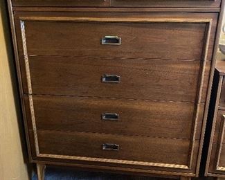 Basset chest of drawers