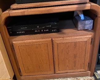 Cabinet with swivel top