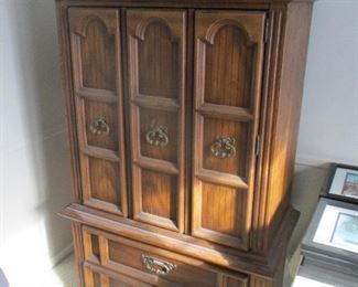 DRESSER/WARDROBE