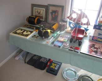 UNIVERSITY OF MICHIGAN ITEMS AND TOYS