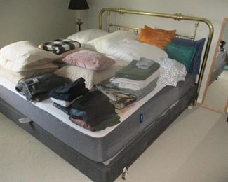 KINBG SIZE BED WITH BOX SPRING AND MATTRESS