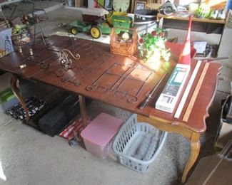 FRENCH PROVINCIAL TABLE