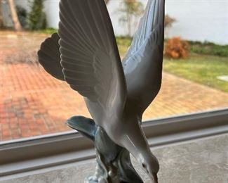 Lladro flying dove figurine