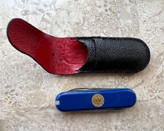 Rare Victorinox Ronald Reagan Presidential Seal Swiss Army Knife Classic SD