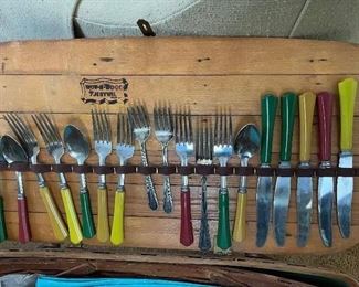 Vintage 1940/1950’s Wov-N-Wood by Jerywil Picnic Basket