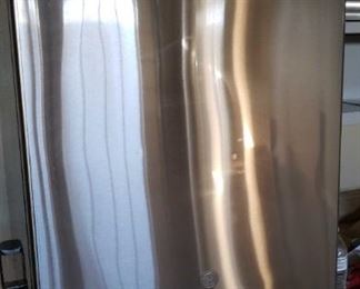 GE Dorm Size Refrigerator