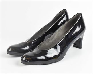STUART WEITZMAN Chicpump Pump Patent Leather Heel in Black Size 7 M