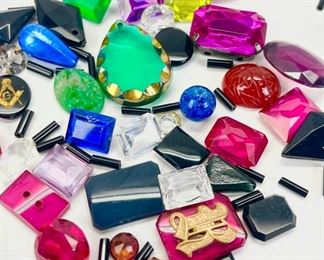 ollection Of Faceted Gemstones, Glass Beads, & Pendants For Jewelry Making