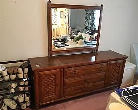 Dresser Drawers w/ Mirror 31.5”H x 72”W x 20”D Height w/ Mirror 70” 