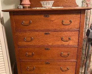 Antique oak chest of drawers