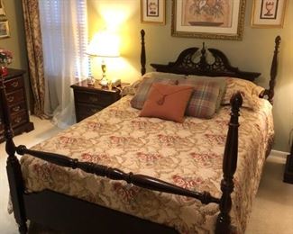 Beautiful Solid Mahogany 5 pc Chippendale bedroom set: 4 poster queen size bed, 2 matching nightstands, Tallboy chest of drawers and long dresser with mirror