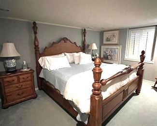 Beautiful king poster bed with Barnhart night stands
