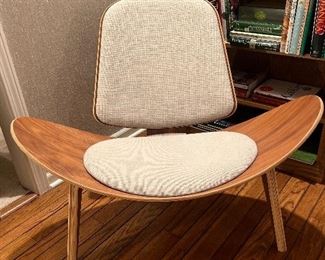 Hans Wegner She’ll Chair, reproduction