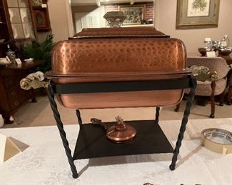 Copper chafing dish in very good condition!
