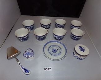 Blue Willow, Bosha Holland Delft Cheese slicer, Delft Pill /trinket box