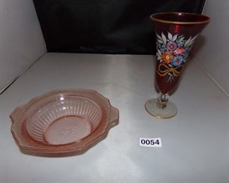 Beautiful hand painted Norleans red vase 8in tall