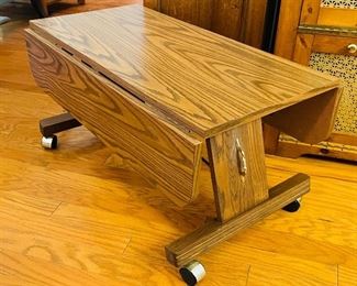 $70 
Drop leaves formica coffee table 17 1/2X32x36 when open 