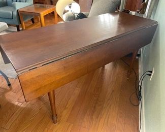 $395
Antique cherry drop leaf dining table 5'Lx22W + 2 leaves 18"
So open 5'Lx 40W x 29 1/2T