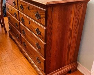 $200 Oak 8 drawers dresser - need size 
