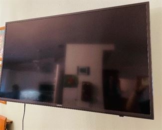 $110
Samsung TV 40" with stand 2017 with wall mount 