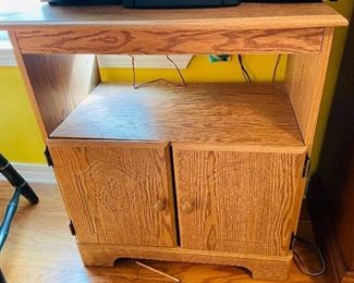 $44 Formica oak finish small cabinet 29"Lx 26Tx 15 1/2"W