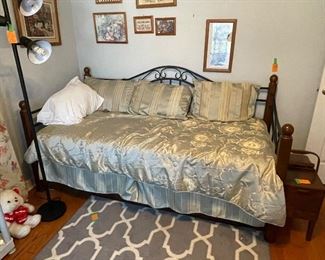 $225 Trundle bed with 2 twin mattresses 