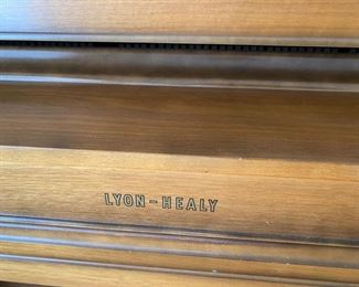 Lyon-Healy console piano