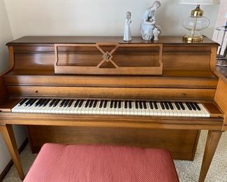 Lyon-Healy console piano