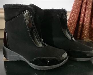 Lady's Boots Size 8 