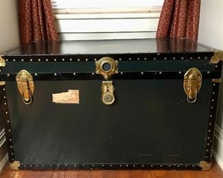 Vintage Trunk 