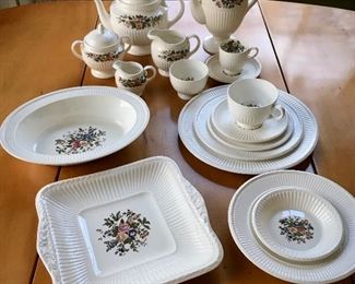 Conway Wedgwood Edme Dish Set, 99 Piece Set 